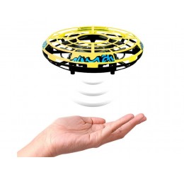 Ranka valdomas šviečiantis dronas „NSO“