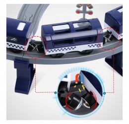 Elektrinio traukinio bėgiai su automobiliais ir policijos komisariatu