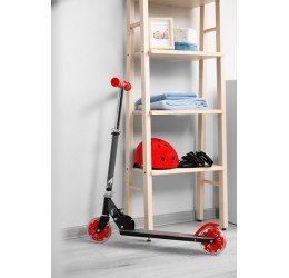 ''HULAJNOGA TAURO'' raudonos spalvos paspirtukas + šalmas ir apsaugos