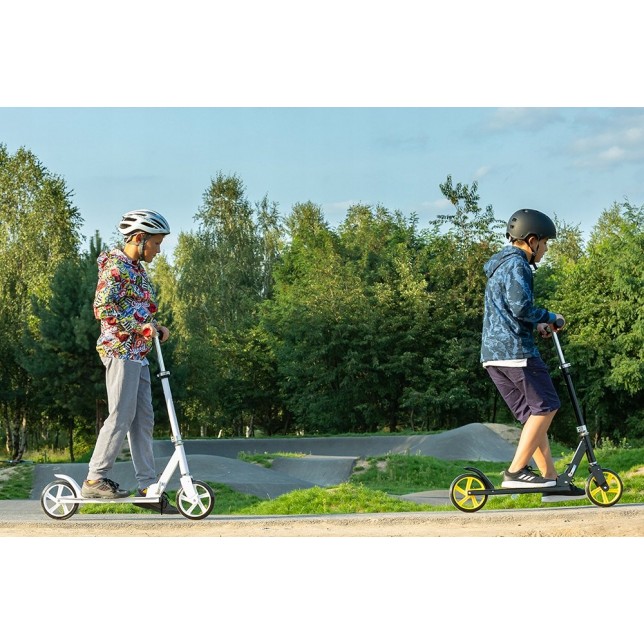 Juodos spalvos paspirtukas - WEISS