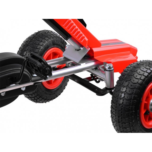 Go-kart raudonas sportinis automobilis