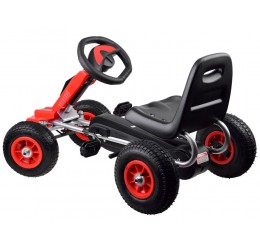 Go-kart raudonas sportinis automobilis