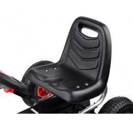 Go-kart raudonas sportinis automobilis