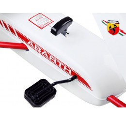 Baltos spalvos Go-kart automobilis "Abarth"