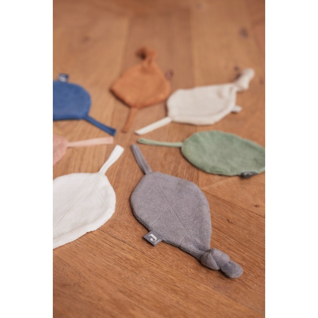Minkštas pakabukas čiulptukui "Ash Green Leaf"