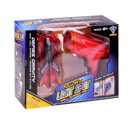RC Automobilis važiuojantis ant sienos