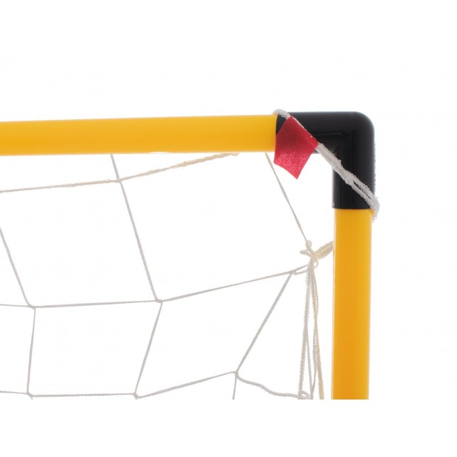 Futbolo vartai, kamuolys ir treniruočių kilimėlis