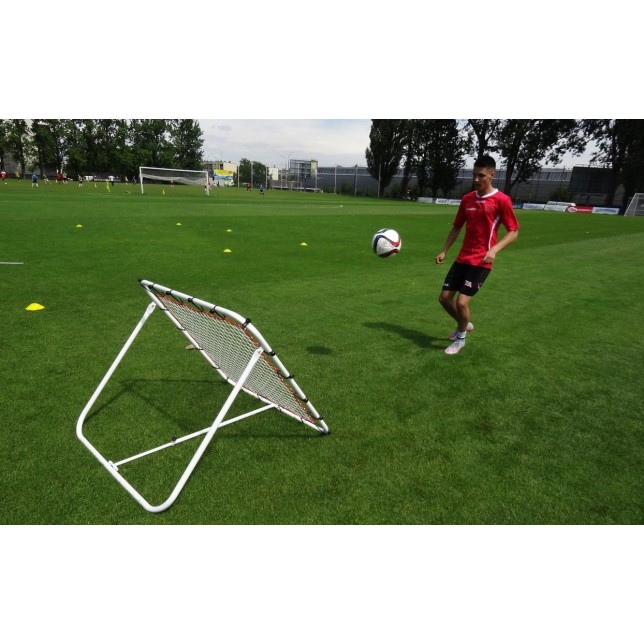 Futbolo kamuolio atmušimo sienelė