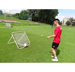 Futbolo kamuolio atmušimo sienelė