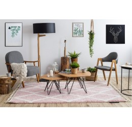 Marokietiškas rožinis kilimas su kutais