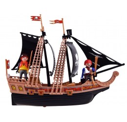 Piratų laivas su figūrėlėmis