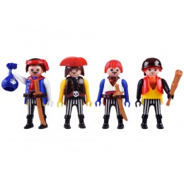 Piratų laivas su figūrėlėmis