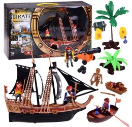 Piratų laivas su figūrėlėmis