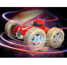 Pulteliu valdomas automobilis-akrobatas