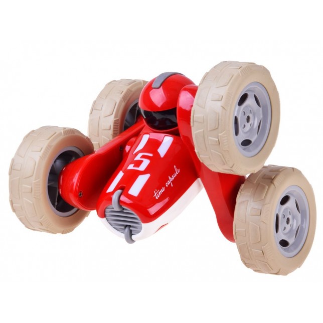 Pulteliu valdomas automobilis-akrobatas