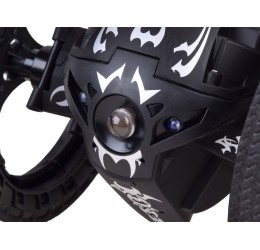 RC juodos spalvos triukinis automobilis