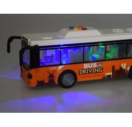 Oranžinis, didelis autobusas su šviesomis ir garsais