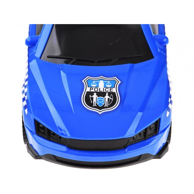 Policijos sraigtasparnis ir automobilis