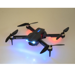 RC dronas dėžutėje
