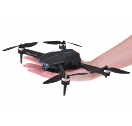 RC dronas dėžutėje