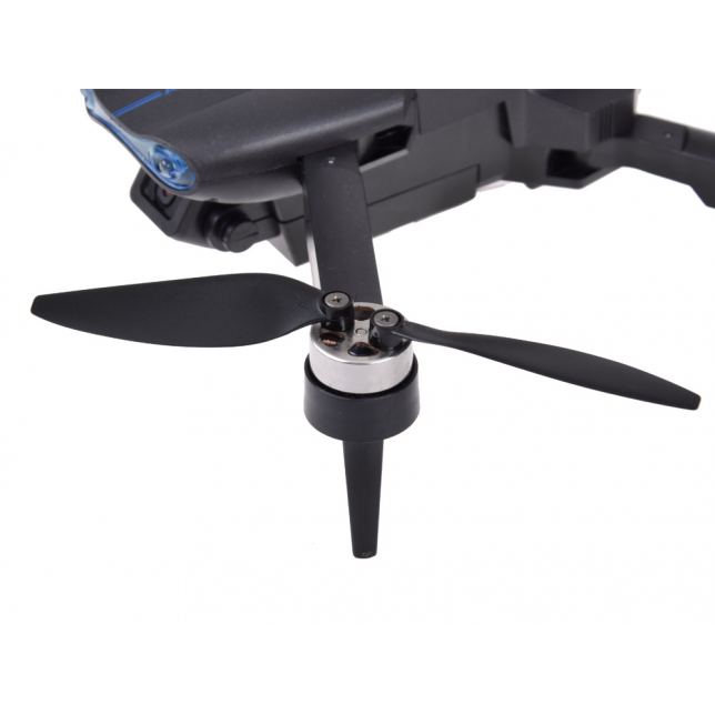 RC dronas dėžutėje