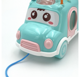 Rožinis muzikinis autobusas su priedais