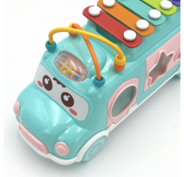 Rožinis muzikinis autobusas su priedais