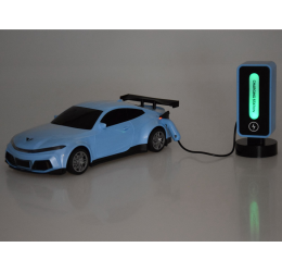 RC valdomas automobilis su elektros pakrovimo stotele