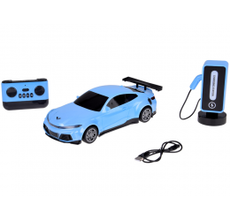 RC valdomas automobilis su elektros pakrovimo stotele