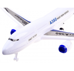 Didelis baltas lėktuvas su garsais - Airliner
