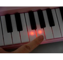 Rožinis pianinas - illuminated keys
