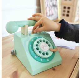 Classic world medinis telefonas