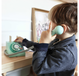 Classic world medinis telefonas