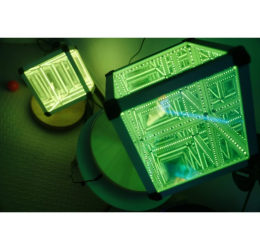 Šviečiantis LED kubas 25 cm