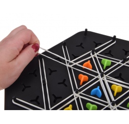 Strateginis žaidimas ''Chain Chess''