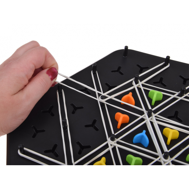 Strateginis žaidimas ''Chain Chess''