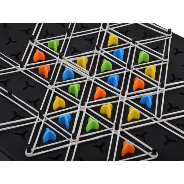 Strateginis žaidimas ''Chain Chess''