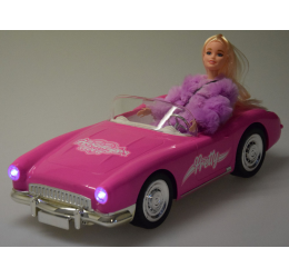Nuotoliniu būdu valdoma retro „Cadillac“ mašina su elegantiška lėle