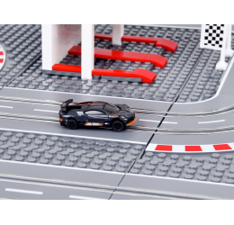 Bugatti trasa iš blokelių su RC automobiliais