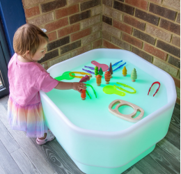 „Discovery Glow“ mini stalas