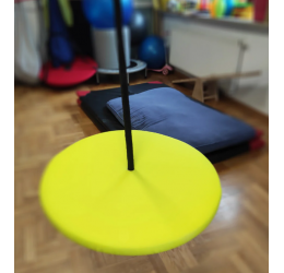 Apvali sūpynė ant virvės