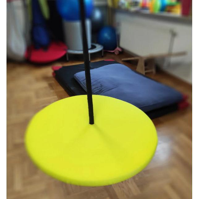 Apvali sūpynė ant virvės