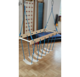 Terapinė pusiausvyros sija „Lenkti laipteliai“