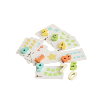 CLASSIC WORLD „Pastel Baby Box“ – pirmieji mokomieji žaislai vaikams nuo 12 iki 18 mėnesių