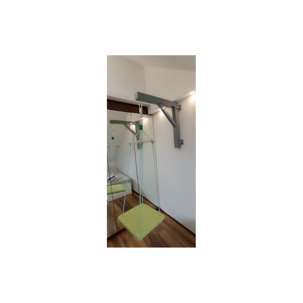 Patogus, prie sienos tvirtinamas pakabos įtaisas
