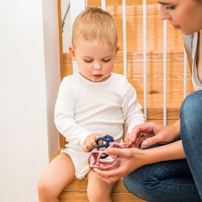 Violetinis BabyOno kramtukas, ORTHO, su balta žvaigždute